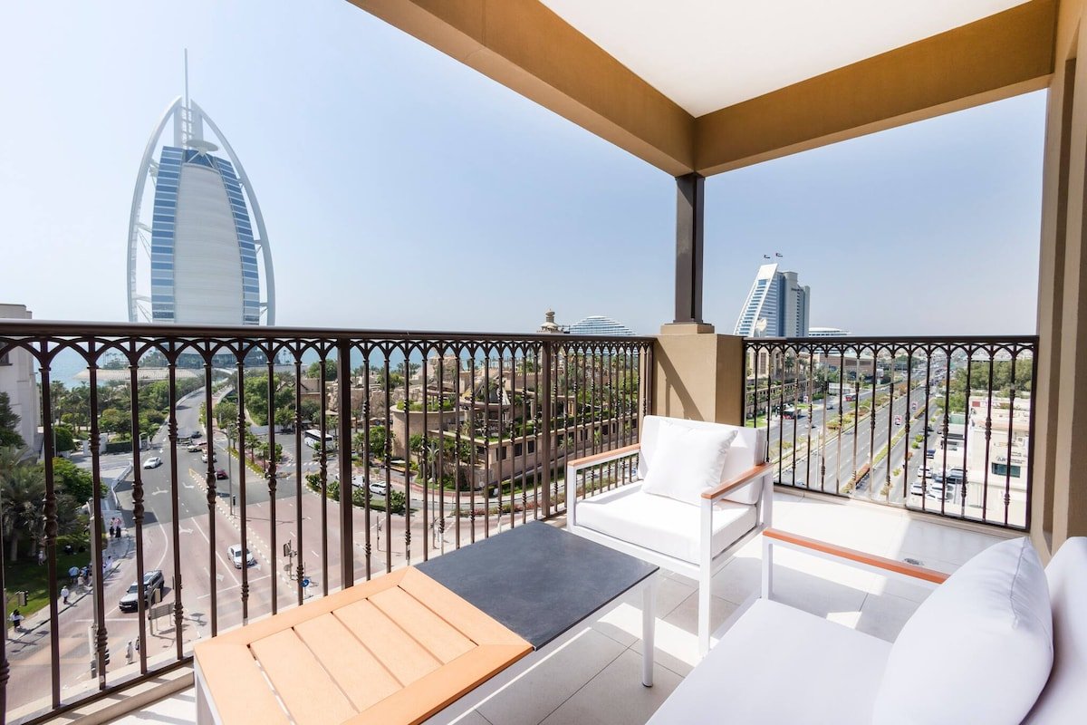 Luxurious 3br Apt Offering Full Burj Al Arab Views gallery image