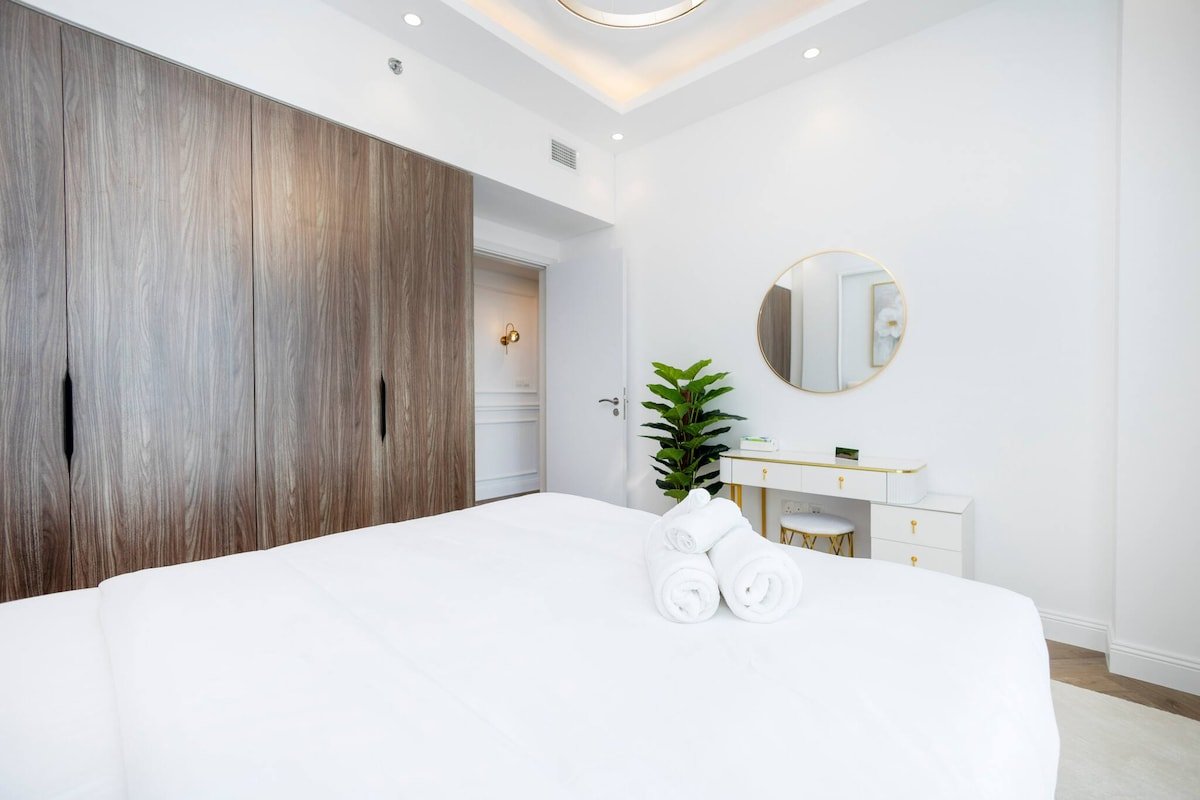 Luxurious 3br Apt Offering Full Burj Al Arab Views full screen image