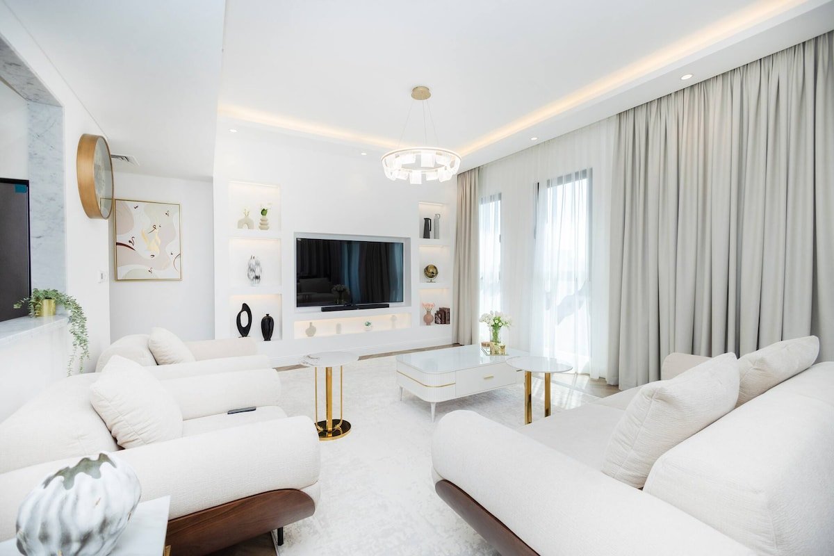 Luxurious 3br Apt Offering Full Burj Al Arab Views full screen image
