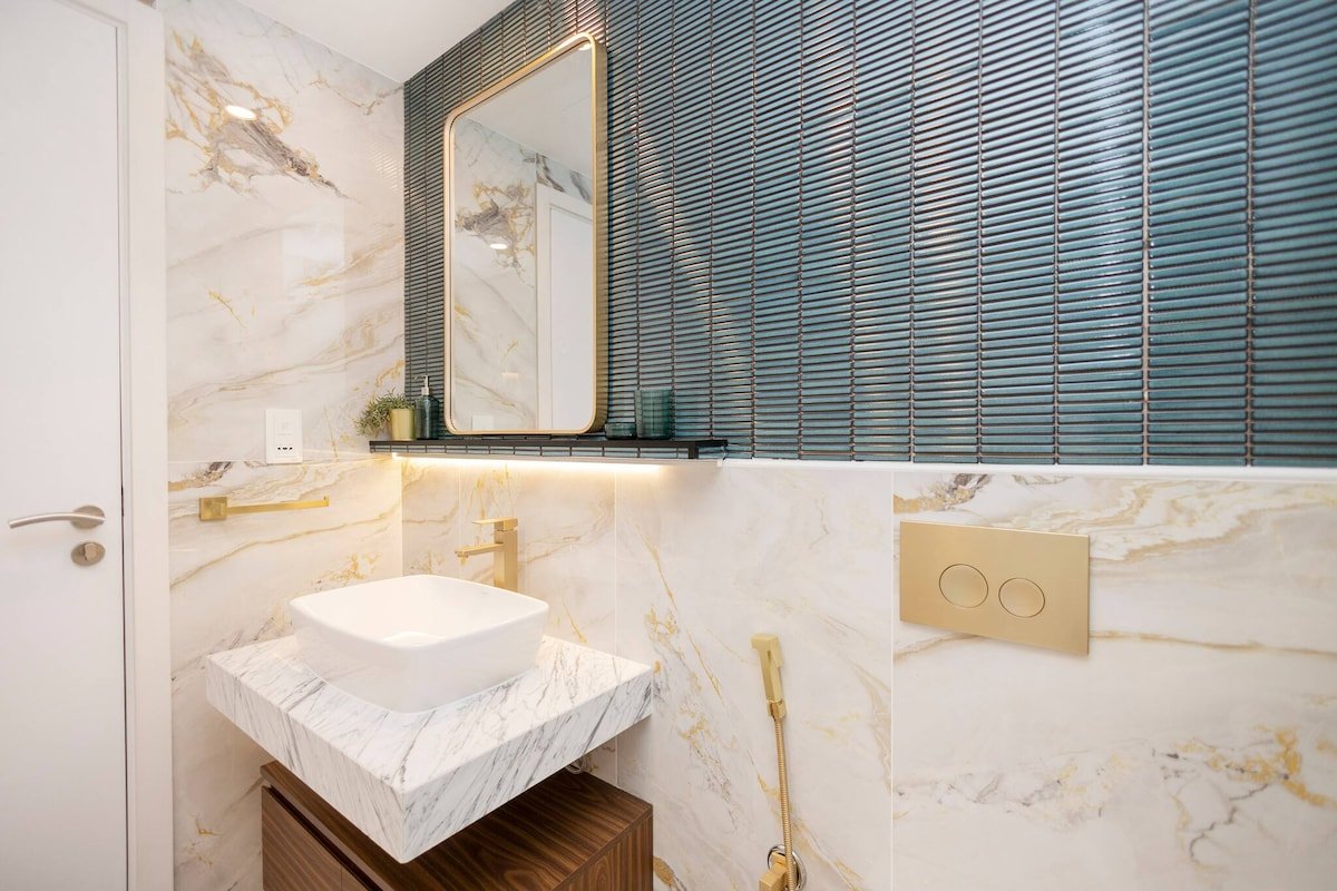 Luxurious 3br Apt Offering Full Burj Al Arab Views full screen image