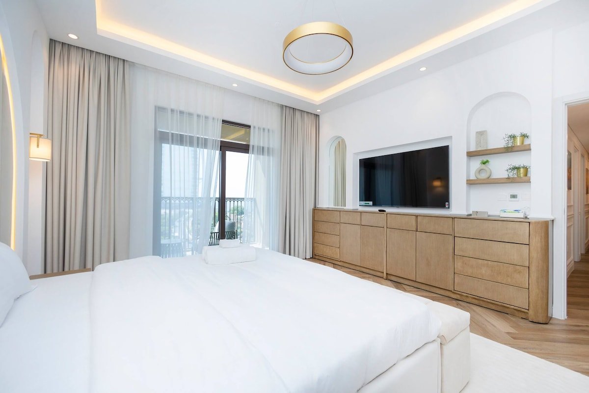 Luxurious 3br Apt Offering Full Burj Al Arab Views full screen image