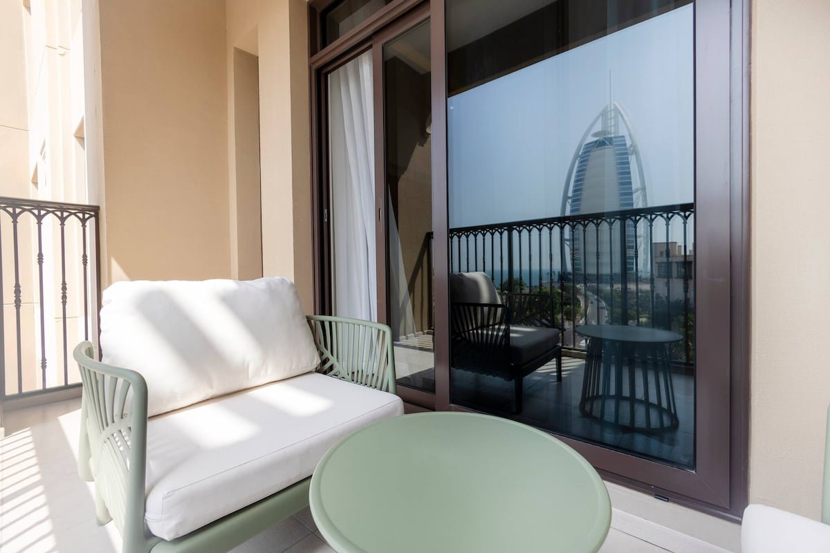 Luxurious 3br Apt Offering Full Burj Al Arab Views full screen image