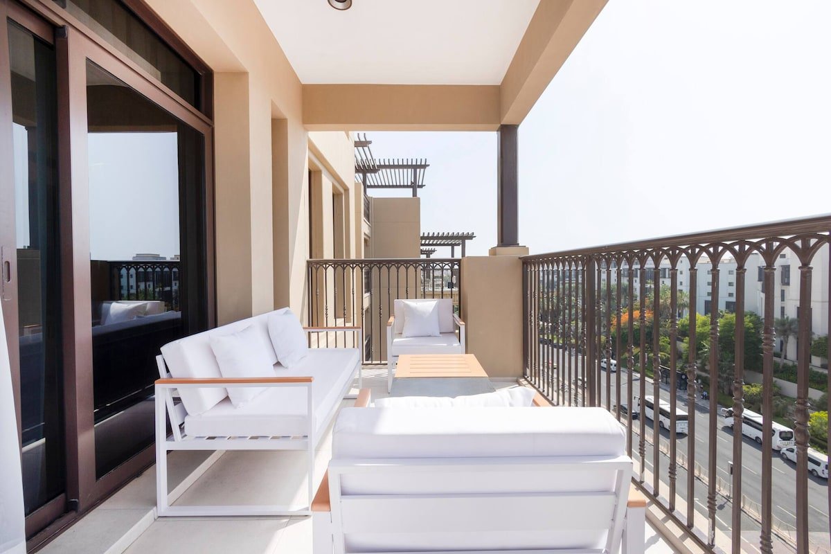Luxurious 3br Apt Offering Full Burj Al Arab Views full screen image
