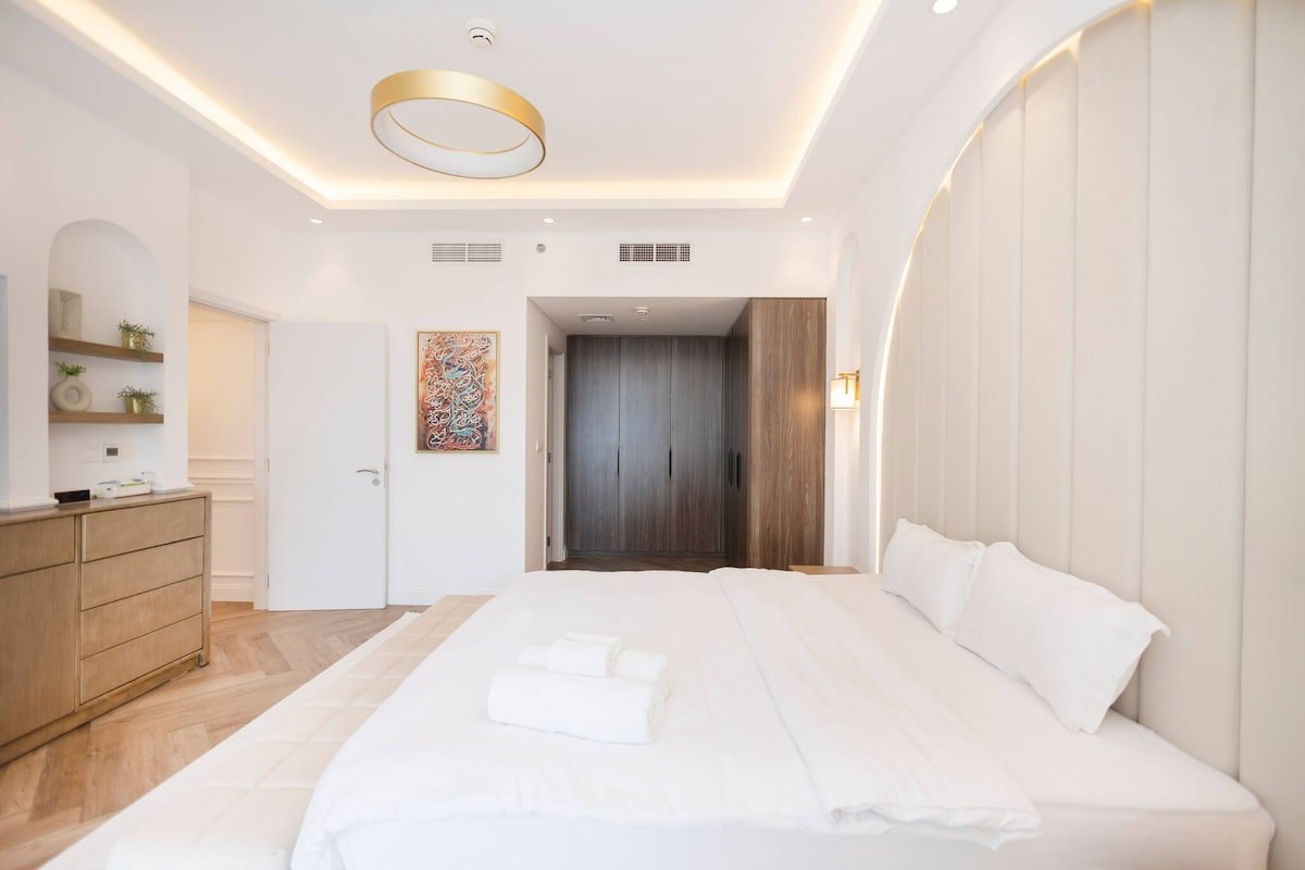 Luxurious 3br Apt Offering Full Burj Al Arab Views full screen image