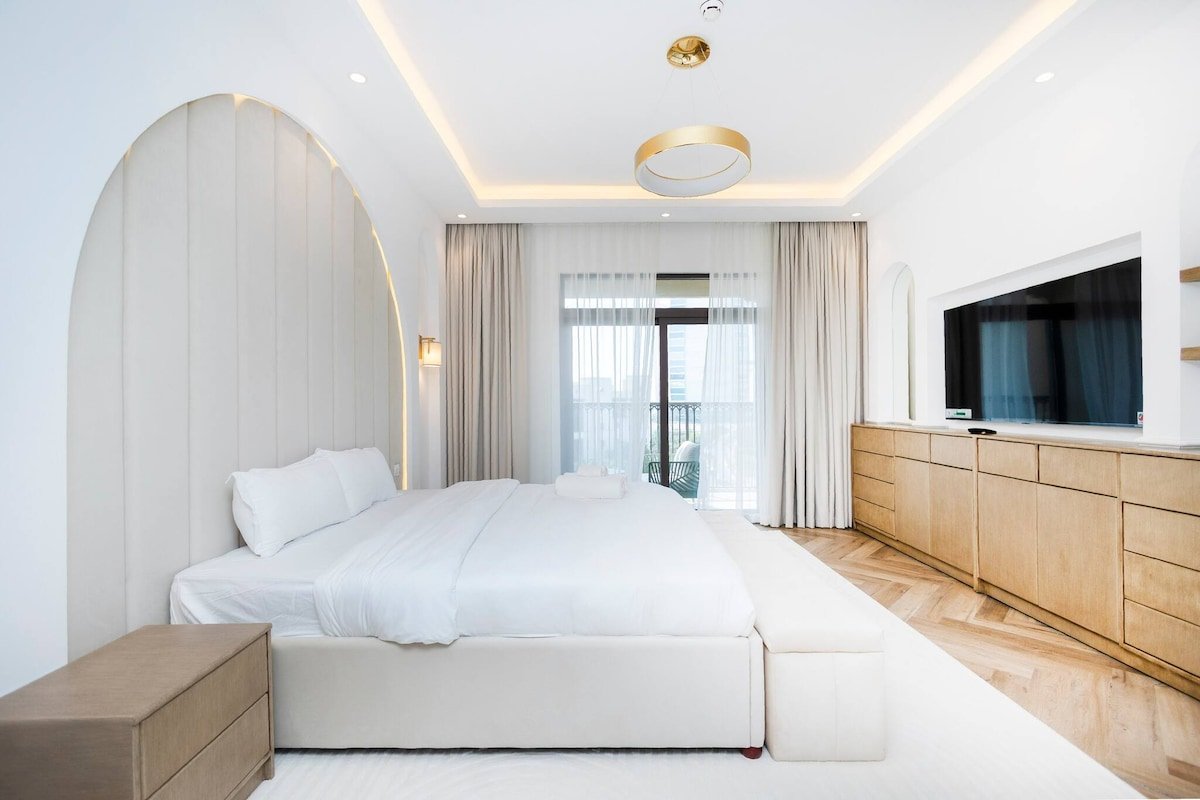 Luxurious 3br Apt Offering Full Burj Al Arab Views full screen image