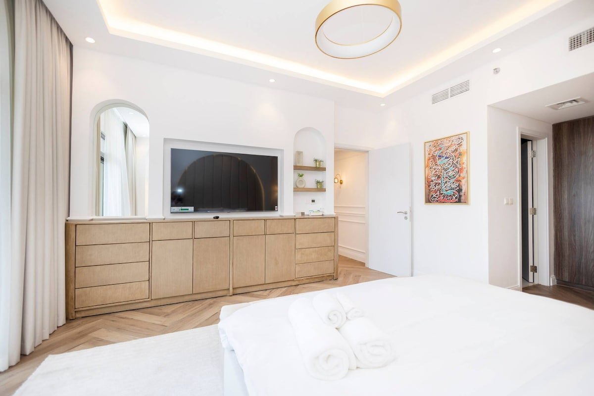 Luxurious 3br Apt Offering Full Burj Al Arab Views full screen image