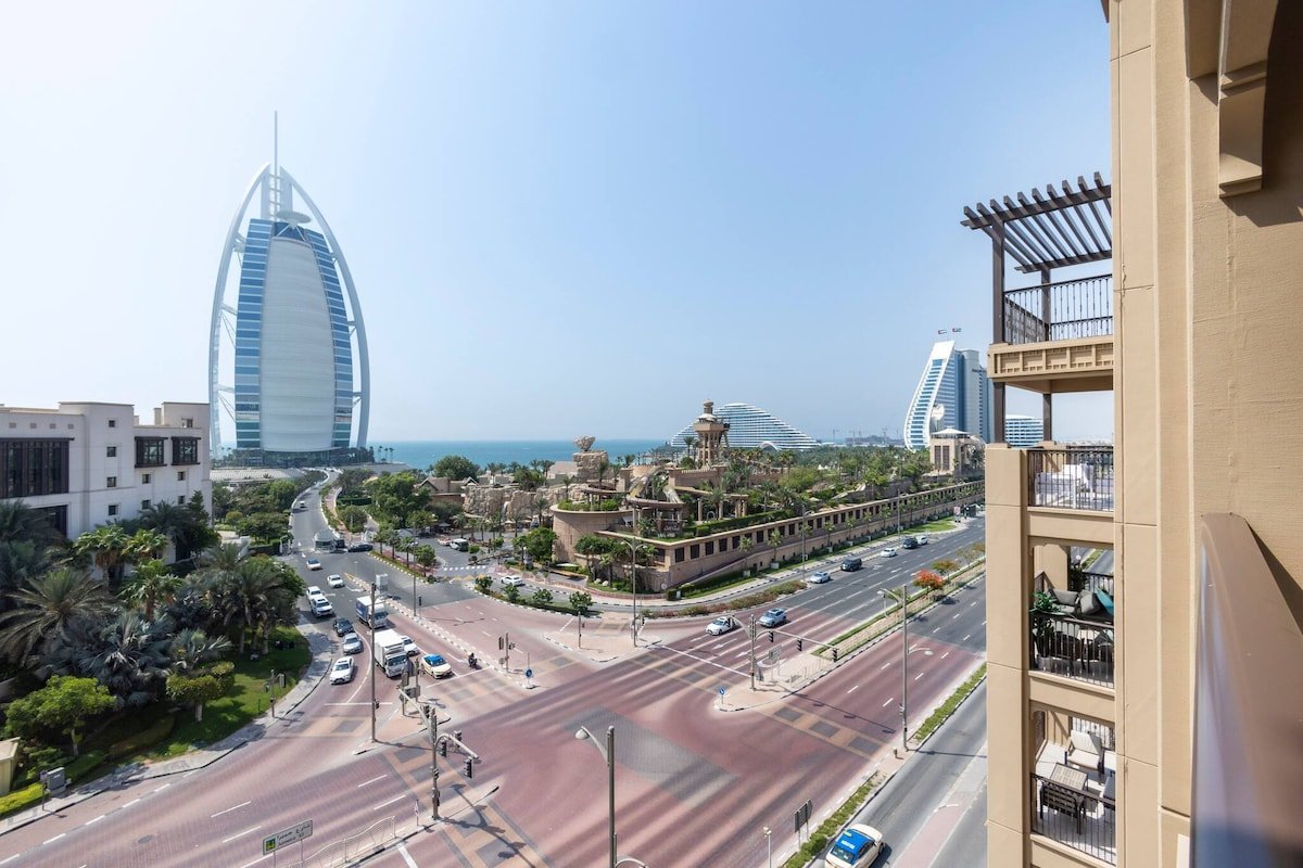 Luxurious 3br Apt Offering Full Burj Al Arab Views full screen image