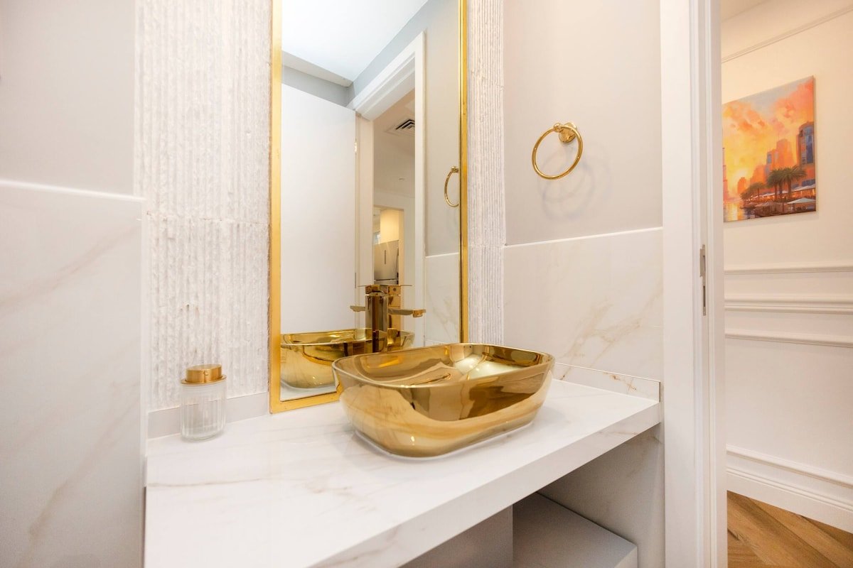 Luxurious 3br Apt Offering Full Burj Al Arab Views full screen image