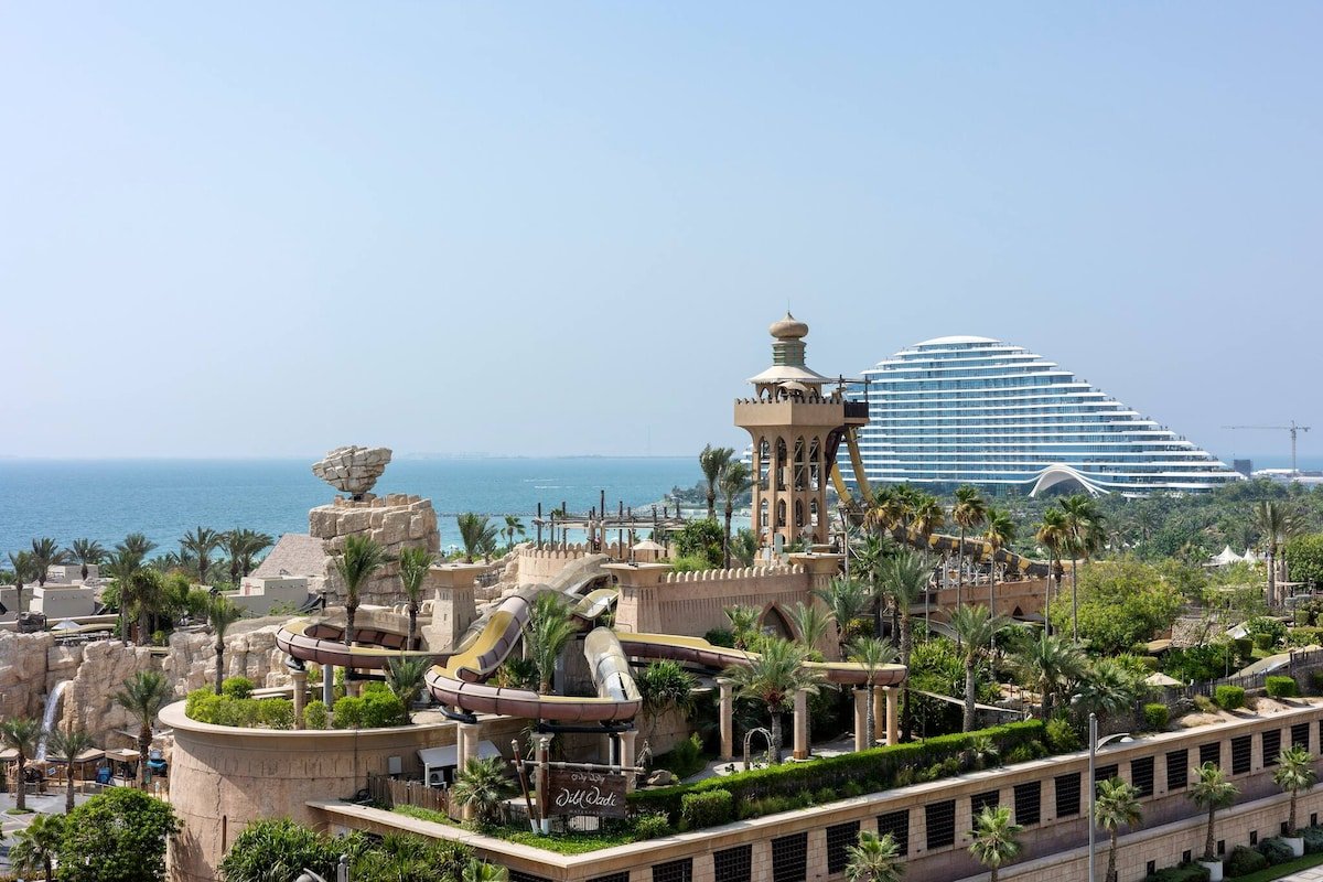 Luxurious 3br Apt Offering Full Burj Al Arab Views gallery image