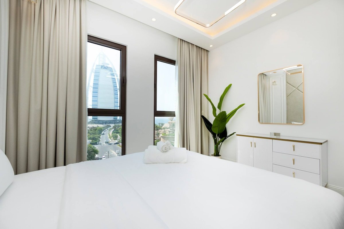 Luxurious 3br Apt Offering Full Burj Al Arab Views full screen image